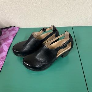 Dansko heeled booties black leather size 7